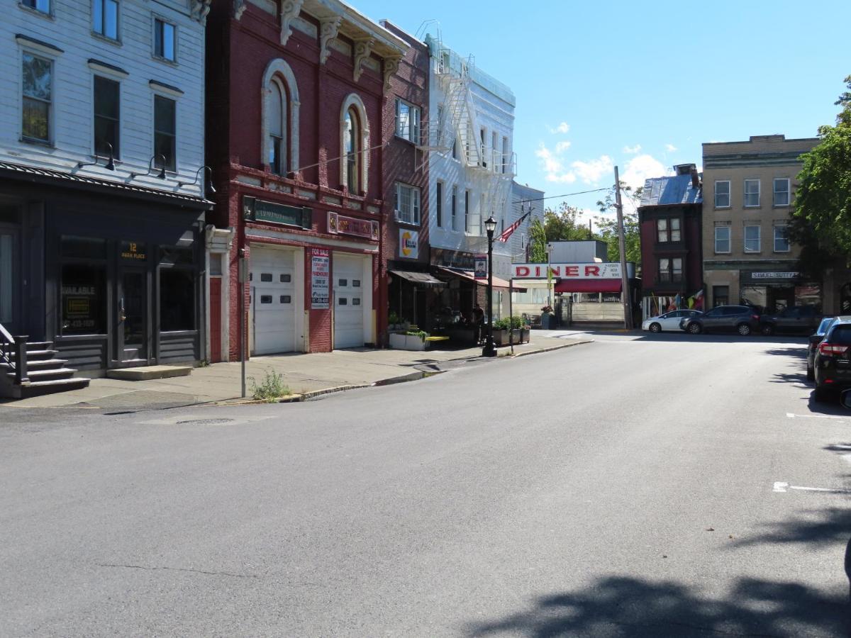 St Charles Hotel Downtown Hudson Ngoại thất bức ảnh