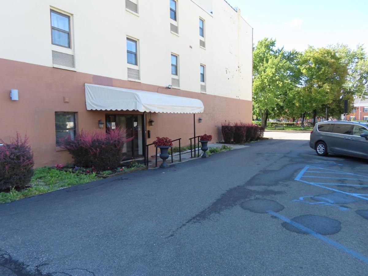 St Charles Hotel Downtown Hudson Ngoại thất bức ảnh